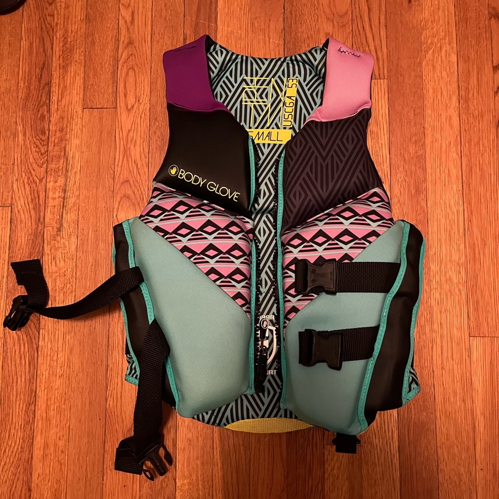 Women’s small body glove life jacket